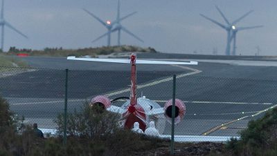 El avi�n que traslada a dos pacientes con hantavirus se ve obligado a parar en Gran Canaria