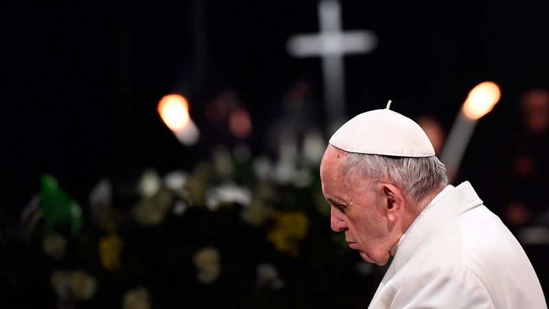 El papa Francisco clama "vergüenza" ante un mundo fracturado por la guerra y "devorado por el egoísmo"