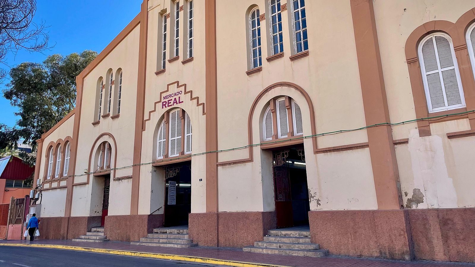 Comerciantes y vecinos del Real reclaman medidas para revitalizar el mercado de abastos | RTVE Melilla | Ver