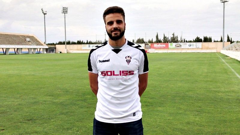 El jugador del Albacete Pelayo Novo se cae desde un tercer piso en el hotel de concentración