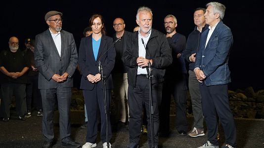 El director general de la OMS, Tedros Adhanom Ghebreyesus; la ministra de Sanidad, M�nica Garc�a; el ministro de Pol�tica Territorial y Memoria Democr�tica, �ngel V�ctor Torres y el ministro del Interior, Fernando Grande-Marlaska, atienden a los medios de comunicaci�n, en el puerto de Granadilla.