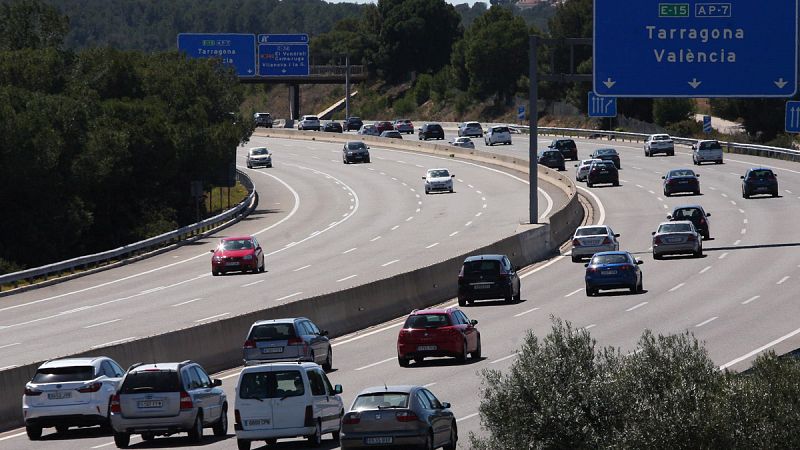 Retenciones de tráfico en las entradas de Madrid y cierre de la A-7 en Cambrils