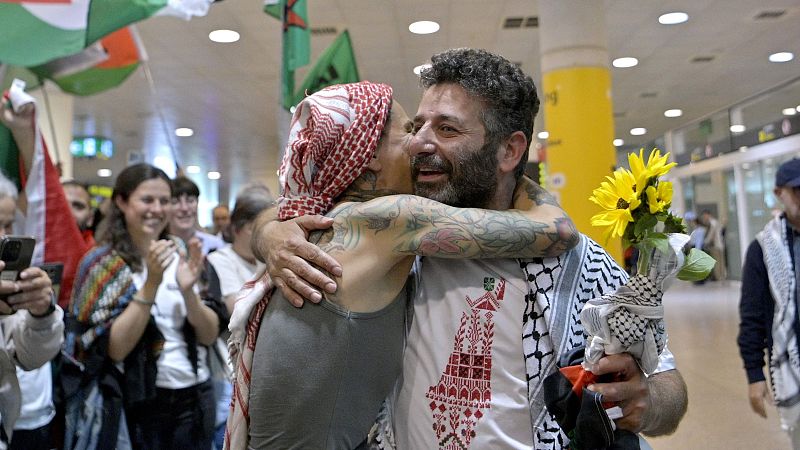 L'activista de la Flotilla Saif Abukeshek aterra a Barcelona
