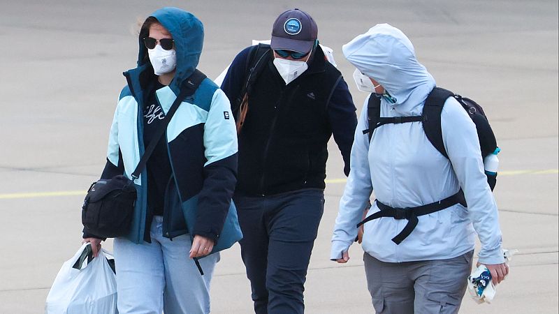 Una francesa y un estadounidense evacuados del crucero dan positivo en hantavirus y otro tiene "síntomas leves"