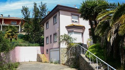 Condenados a dos a�os y 10 meses de prisi�n los padres que mantuvieron aislados a sus hijos en Fitoria, Oviedo