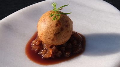 Receta de bu�uelo de morcilla con peras al vino de Paloma en MasterChef 14