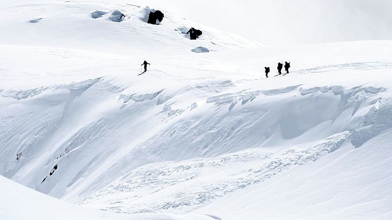 Mueren tres españoles y otros dos resultan heridos en una avalancha de nieve en Suiza