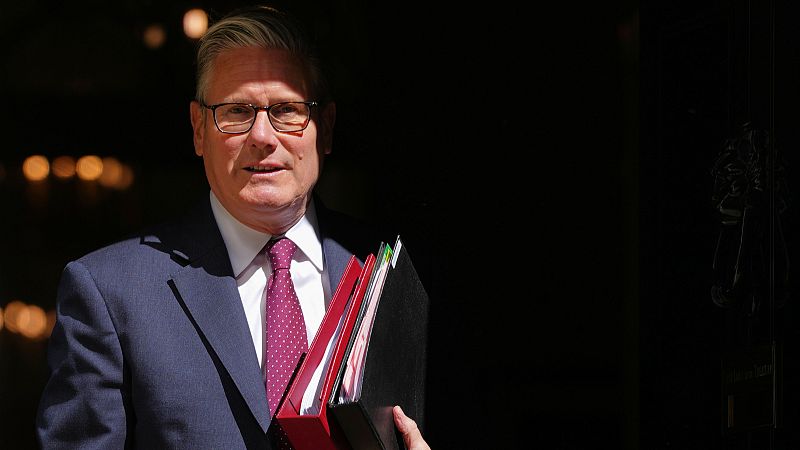 Crece la presión contra Starmer tras la peticiones de dimisión de 70 diputados laboristas por la debacle en las municipales