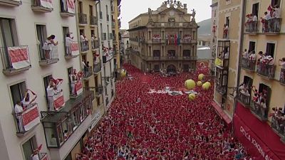Pamplona presenta su nueva imagen para la campaña municipal sanferminera, 'Benetako Jaiak - Fiestas de verdad'