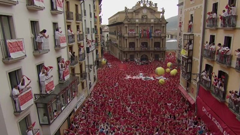 Pamplona presenta su nueva imagen para la campa�a municipal sanferminera, 'Benetako Jaiak - Fiestas de verdad'