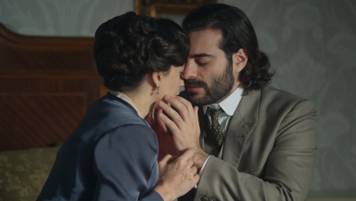 El momento más romántico de Martina y Adriano en 'La Promesa'