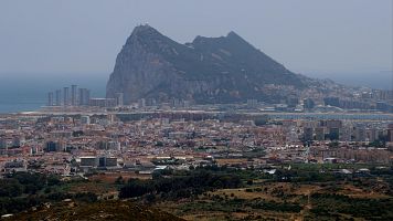 Vista de La L�nea de la Concepci�n con el pe��n de Gibraltar al fondo