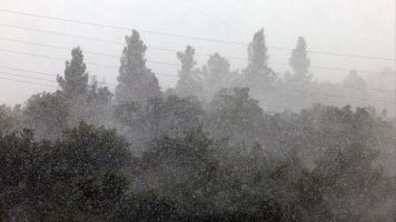 Una fuerte tormenta de agua y granizo cae sobre Pamplona, en una imagen reciente