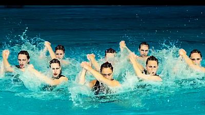 Impactante y 'redondo': mira el nuevo ejercicio del equipo espa�ol de nataci�n art�stica con m�sica de Rosal�a