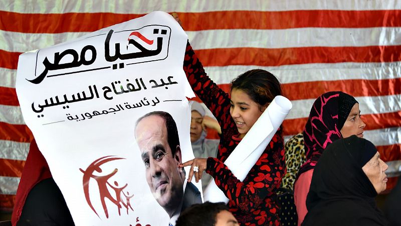 Al Sisi es reelegido presidente de Egipto casi por unanimidad y con una participación del 41,5 %