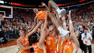 Yvonne Anderson con un canast�n sobre la bocina le da al Valencia Basket su cuarta liga consecutiva