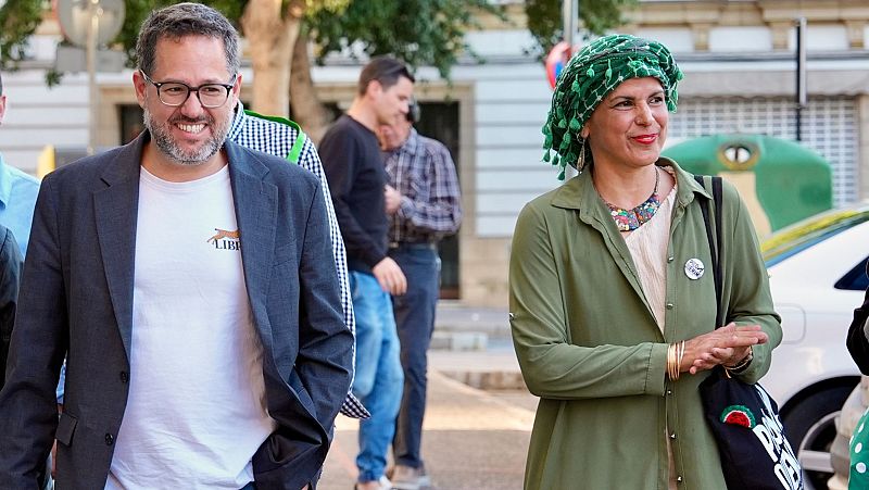 Insultos en X a Teresa Rodríguez, enferma de cáncer, por ir a votar con un turbante