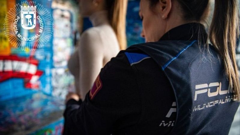 Detenida una madre en estado de embriaguez por abandonar a su hijo de dos años en un carrito en la calle de madrugada