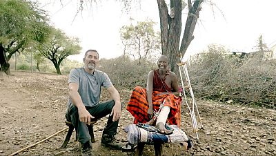 Las manos del doctor Cavadas dan futuro a los masái: “Estoy aquí pagando mi deuda de honor con la humanidad"