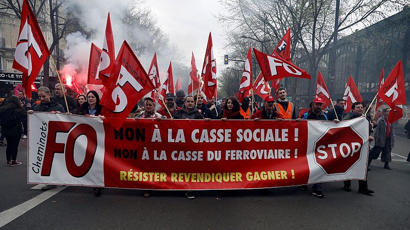 Seguimiento masivo de la primera jornada de huelga de los ferrocarriles en Francia contra las reformas de Macron