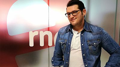 Manu Tenorio interpreta "Lucía" junto a Joan Manuel Serrat - Escuchar ahora