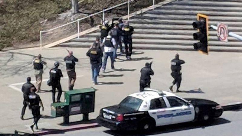 Una mujer hiere a tres personas y se suicida en la sede de YouTube en California