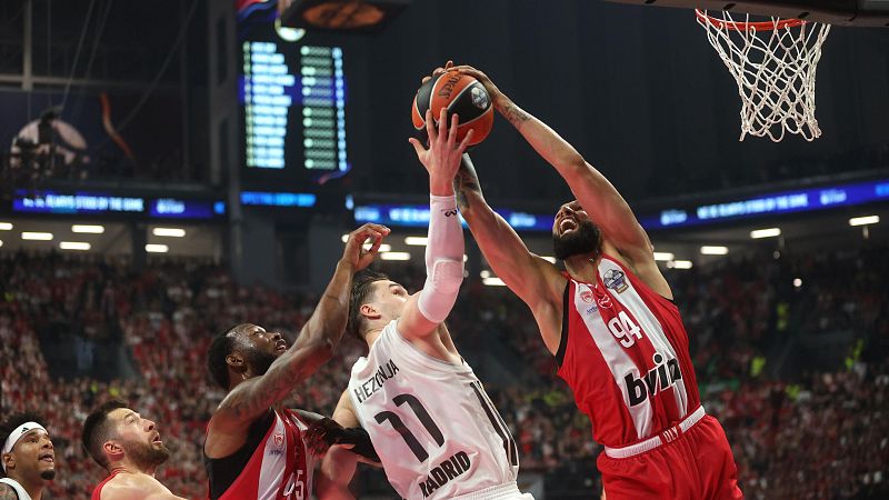 El Olympiacos gana su cuarta Euroliga ante un Real Madrid que luchó por el triunfo hasta el último minuto