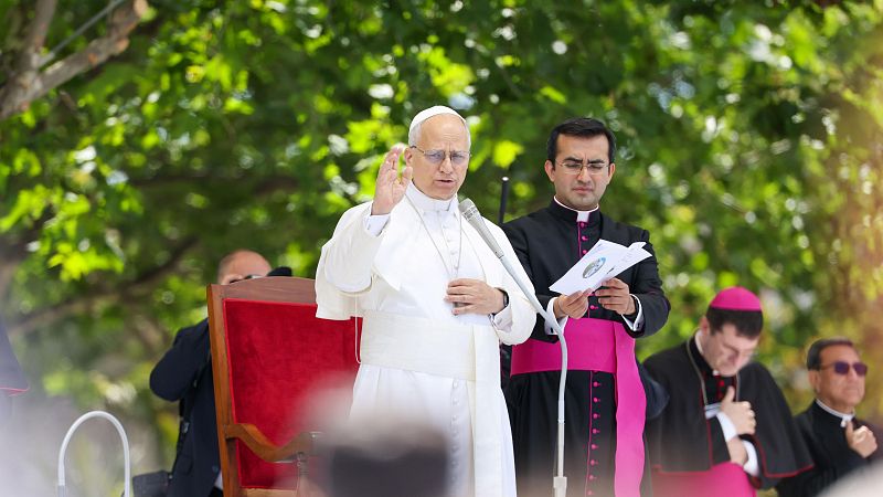 La visita del papa León XIV a España, un abrazo de altura