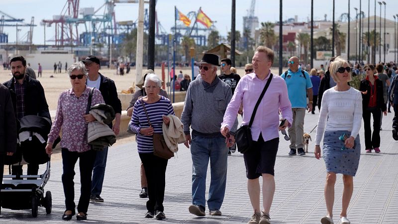 España recibió 4,2 millones de turistas en febrero, con una caída de casi el 6% de los británicos