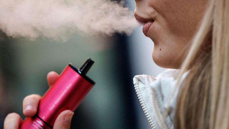 El consumo de vapeadores entre adolescentes triplica al del cigarrillo convencional