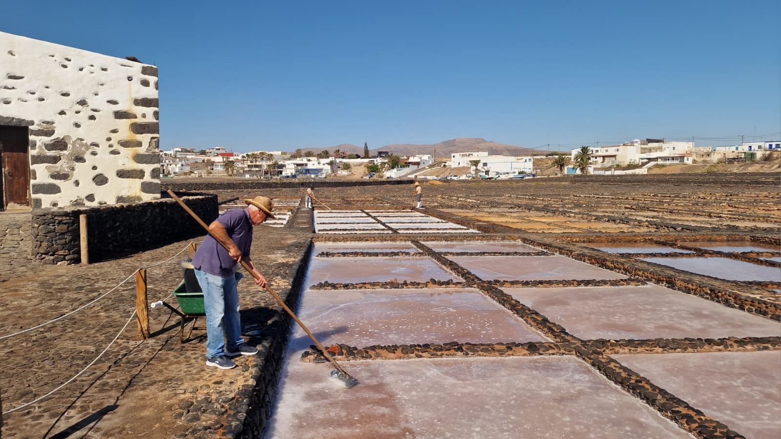 Se jubila el último salinero tradicional de Fuerteventura