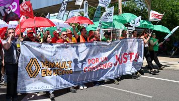 Trabajadores de Renault protestan a las puertas de la f�brica de Valladolid