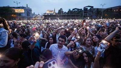 Cientos de j�venes durante la actuaci�n de Hakuna en la "Fiesta de la Resurrecci�n" en Madrid, en abril
