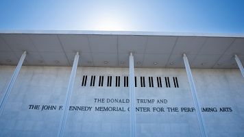 Un juez federal ordena que se elimine el nombre de Trump del Centro Kennedy de Artes Esc�nicas de Washington
