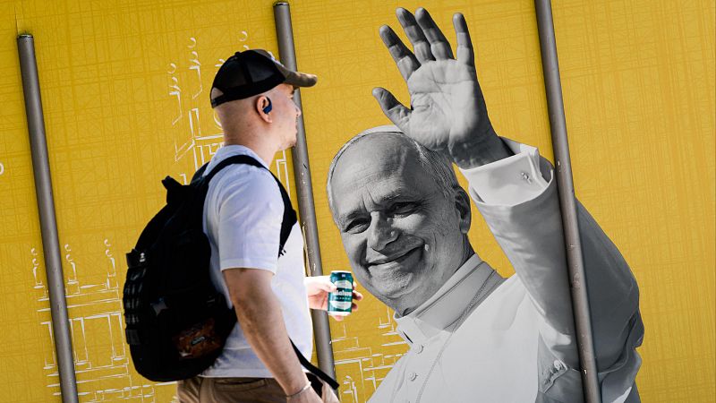 El papa León XIV, un 'bestseller' en la Feria del Libro de Madrid