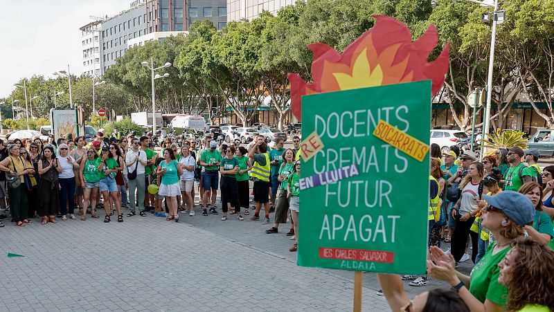 La huelga en la enseñanza valenciana sigue en medio de la división sindical y la polémica por la actuación policial