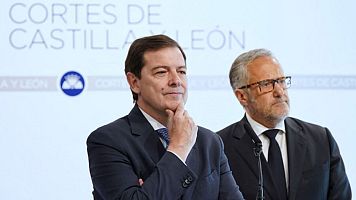 El PP y Vox cierran un acuerdo en Castilla y Le�n para investir presidente a Ma�ueco que incluye la "prioridad nacional"