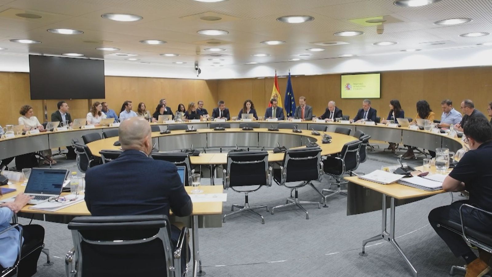 Renault y los sindicatos dan luz verde al convenio colectivo - Noticias de Castilla y León | Ver