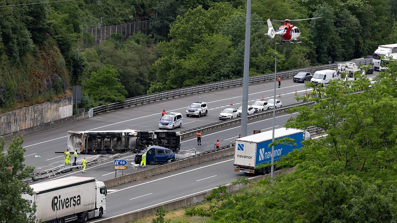 Cinco policías forales mueren en un accidente de tráfico - Telenavarra | Ver