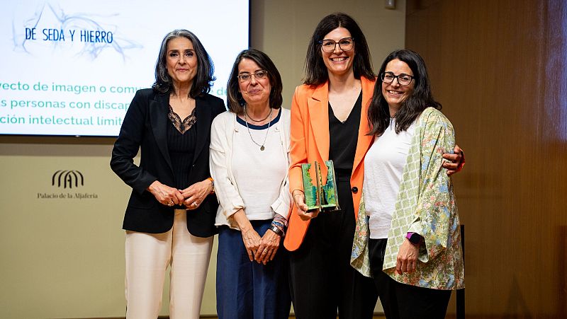 El espacio de La 2 'De seda y hierro', premio ATADES por visibilizar a las personas con discapacidad