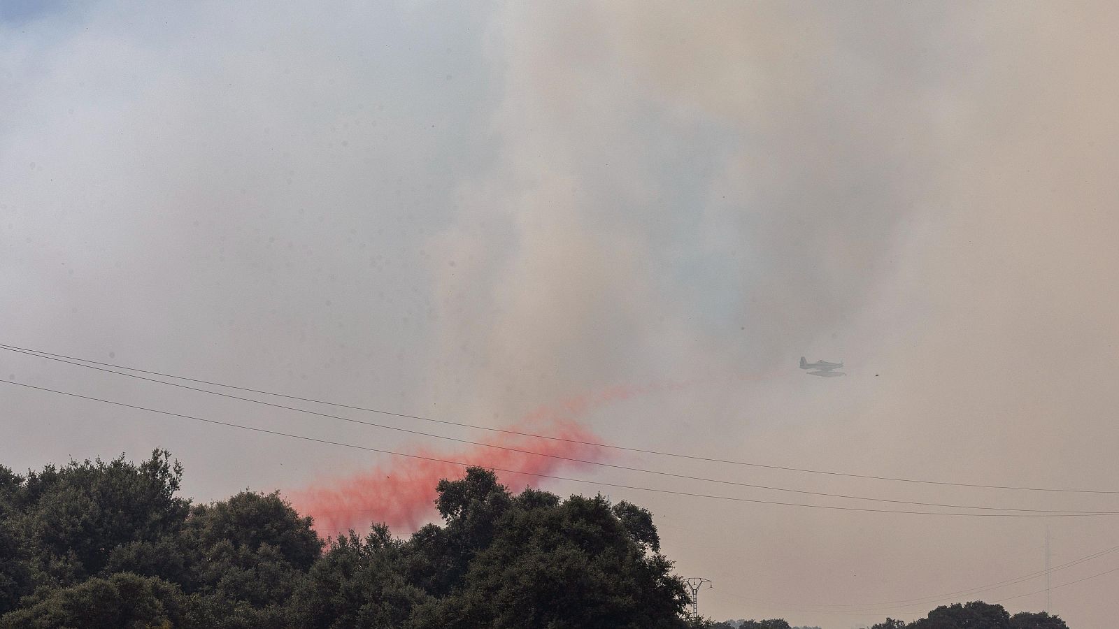 El humo del incendio en la Academia de Infantería provoca desalojos preventivos en Toledo | Ver