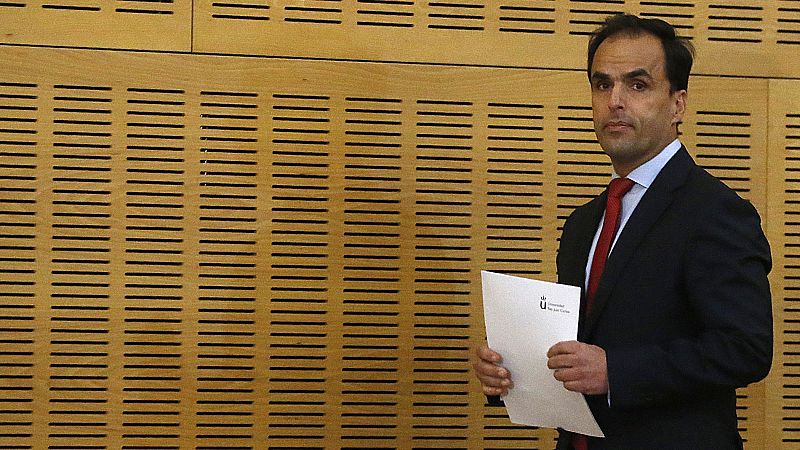 El rector de la universidad confirma que no hay constancia del trabajo de fin de máster de Cifuentes