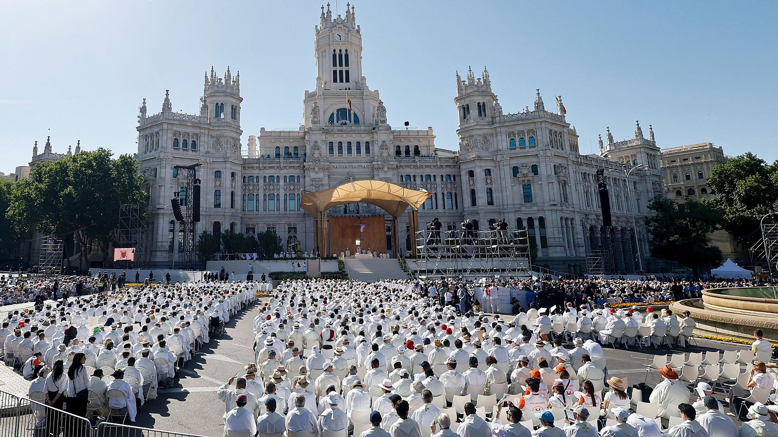 Más de un millón de personas acuden a la misa del papa en Cibeles - RTVE Noticias Vídeo | Ver
