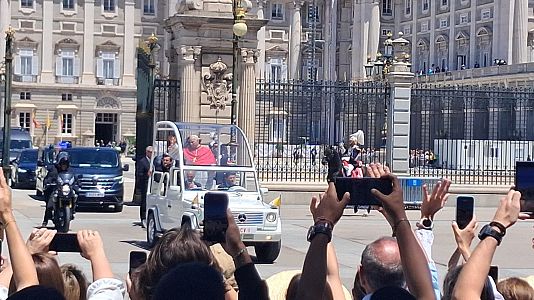 Le�n XIV abandona en papam�vil el Palacio Real de Madrid