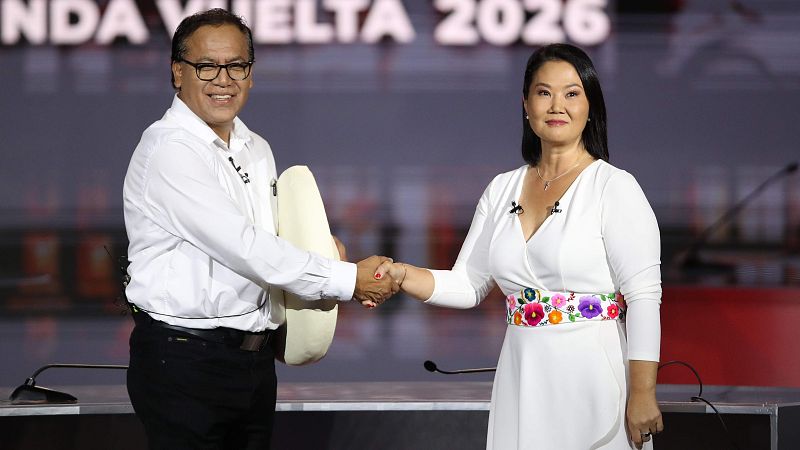 Fujimori y Sánchez buscan cerrar la crisis política en Perú en unas elecciones sin claros favoritos