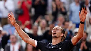 Alexander Zverev celebra su victoria ante Flavio Cobolli en la final masculina de Roland Garros.
