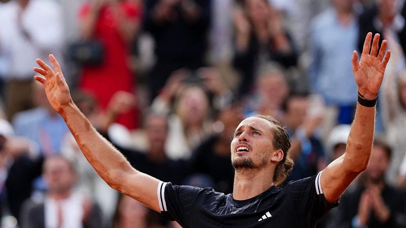 Alexander Zverev celebra su victoria ante Flavio Cobolli en la final masculina de Roland Garros.