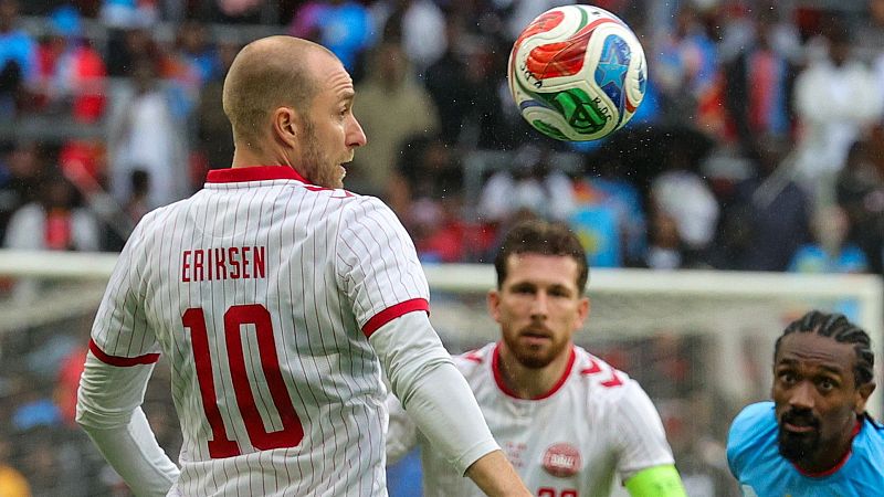 Christian Eriksen se desploma en medio partido y vuelve a dar el susto