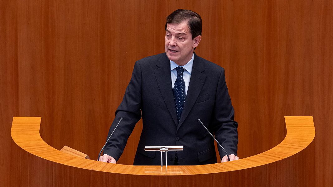 El presidente de la Junta de Castilla y Le�n, Alfonso Fern�ndez Ma�ueco, durante su discurso de investidura.