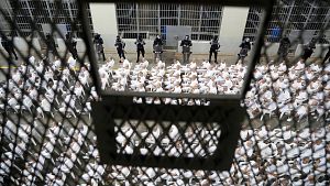 Un informe denuncia presos hacinados en El Salvador y una c�rcel de alta seguridad a un tercio de su capacidad